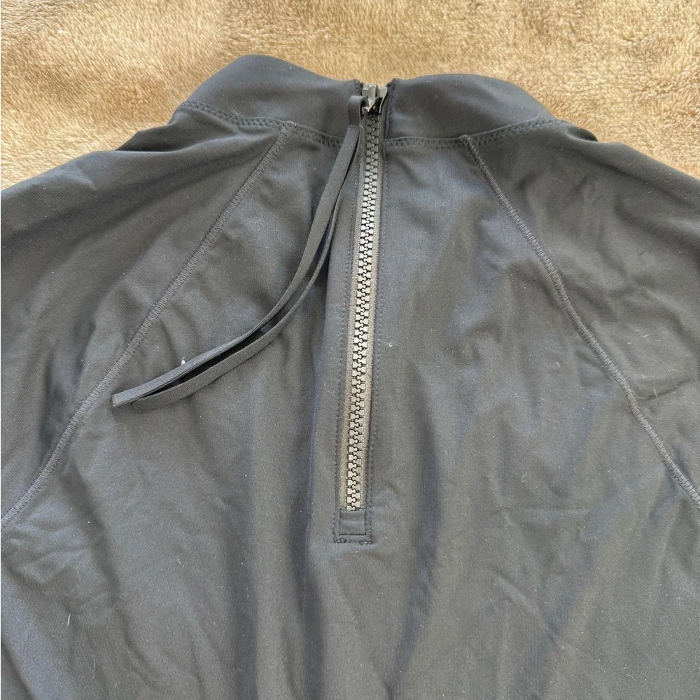 NWT Athleta North Point Crop Rashguard Black Size M - Picture 5 of 8
